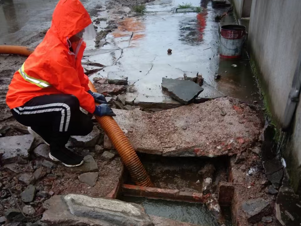 阳谷专业清理污水池 炜誉市政以规范流程守护城市 “肠道”